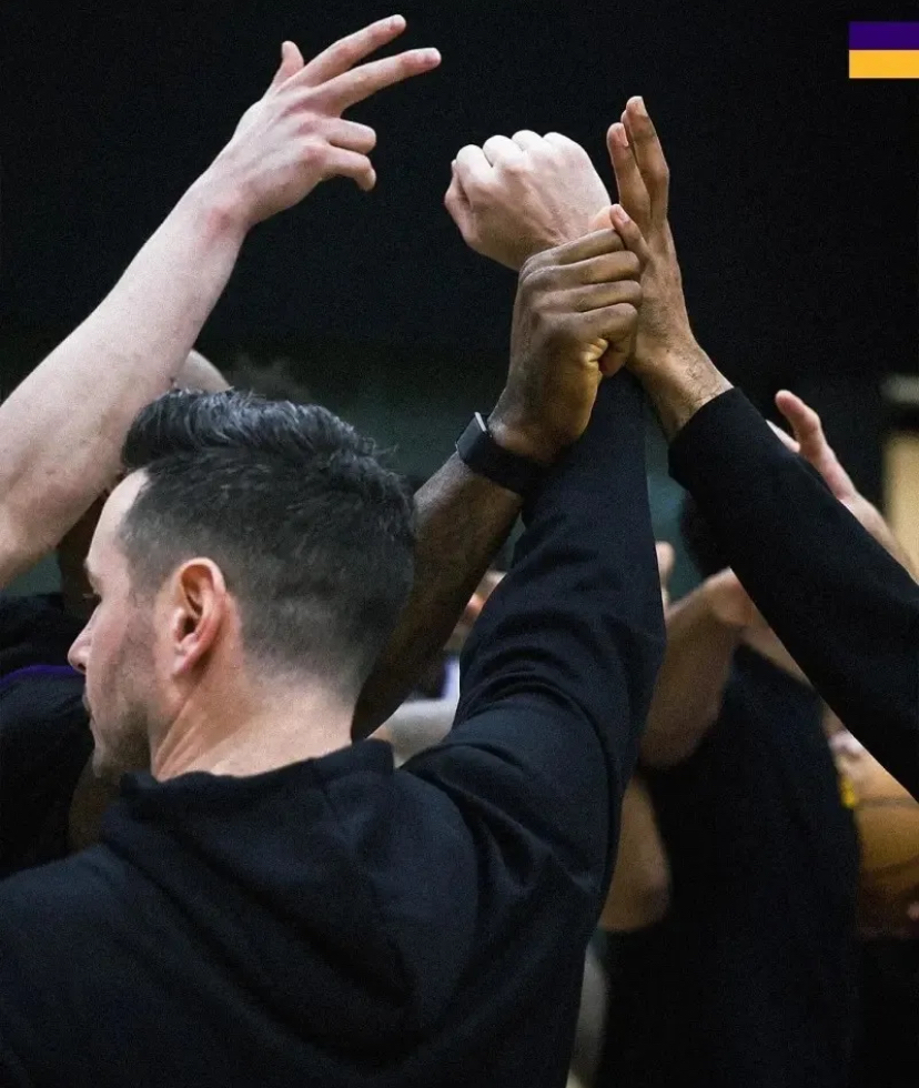 冲刺阶段意大利杯焦点战；洛杉矶湖人篮板制胜；态度坚定；心理建设被强调的简单介绍